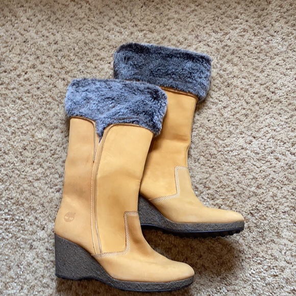 Timberland heeled boots size 91/2 - Picture 3 of 8